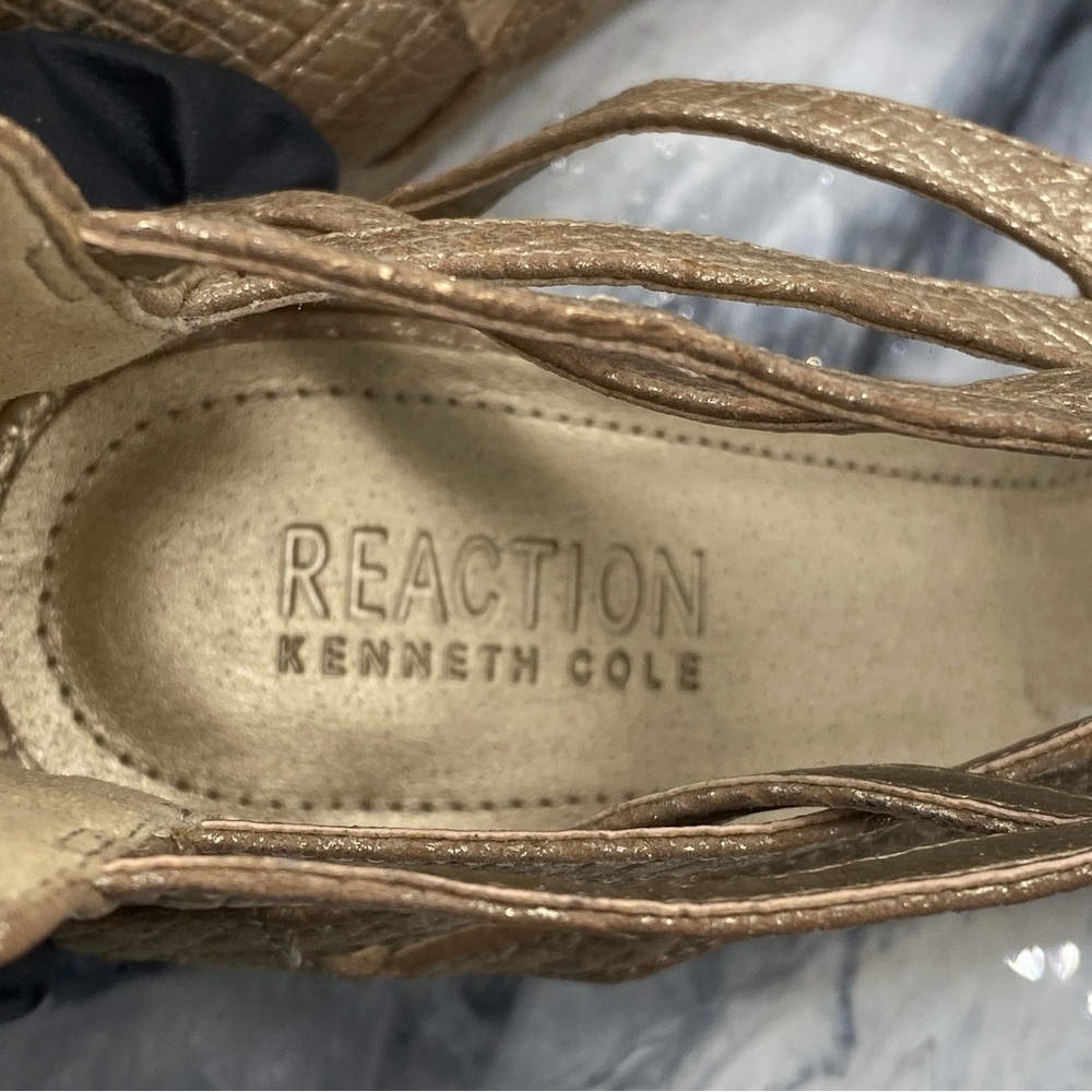 NWT Kenneth Cole Reaction gold wedges Size 7 M - Picture 9 of 11